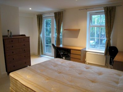 Double Room with ensuite shower,townhouse,cleaner, Elephant & Castle