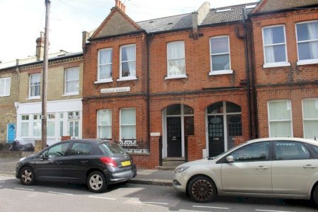  Lovely garden flat * Quiet Brackenbury village * Wood floors * Near 3x tube stations