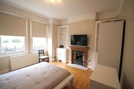  Lovely garden flat * Quiet Brackenbury village * Wood floors * Near 3x tube stations
