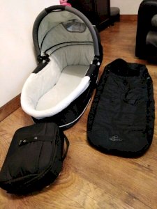 Quinny Buzz carry cot/bassinet