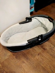 Quinny Buzz carry cot/bassinet