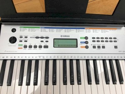 Bargain YAMAHA keyboard